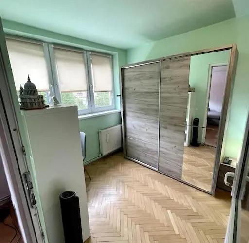  Cozy City Central Apartment